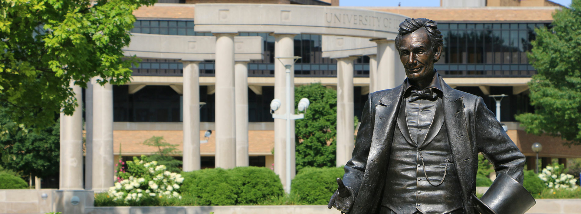 Abraham Lincoln statue at UIS